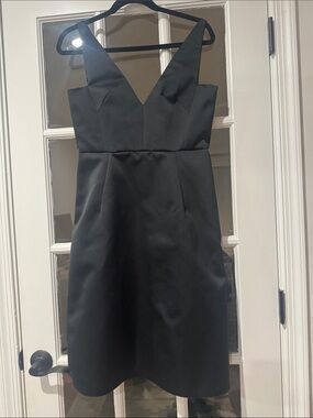 N.o 21 Black V-Neck Sleeveless Mini Dress